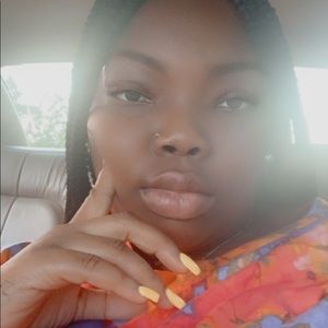 Meet your Posher, Camille